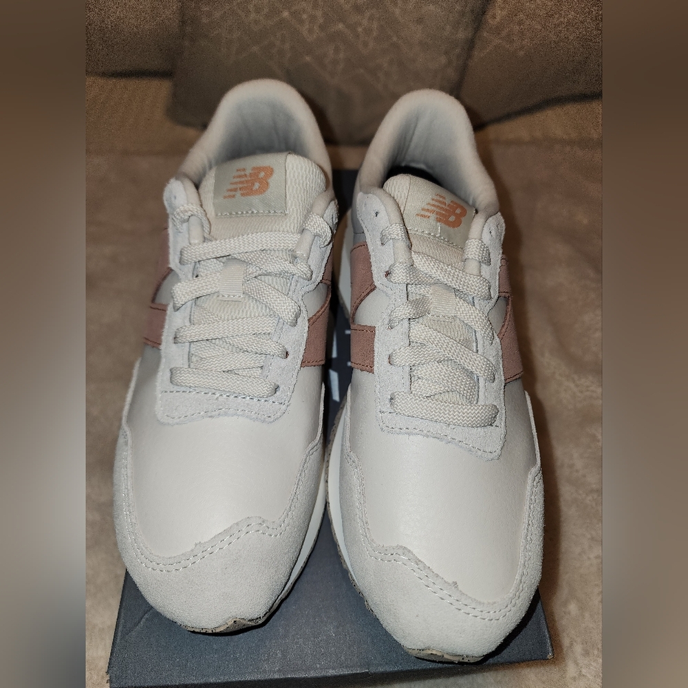 New Balance 237 Womens Size 8 White Pink NIB Running